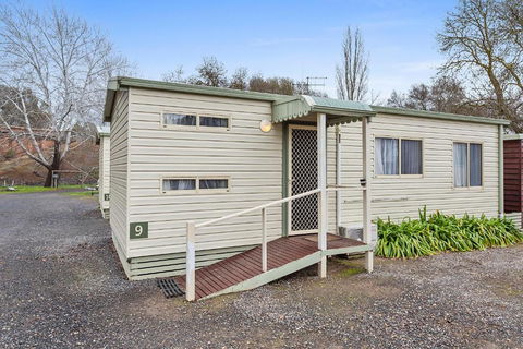 Castlemaine Central Cabin & Van Park - VIC Tourism 3