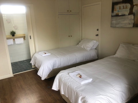 Blacktown Tavern - VIC Tourism 3