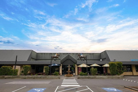 Blacktown Tavern - VIC Tourism 2