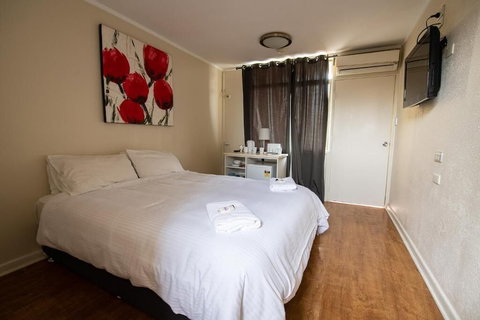 Blacktown Tavern - VIC Tourism 6