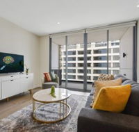 HomeHotel Luxurious High Rise Apt - VIC Tourism