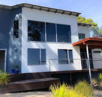 BAY of FIRES BEACH SHACK ocean views from a modern Beachhouse