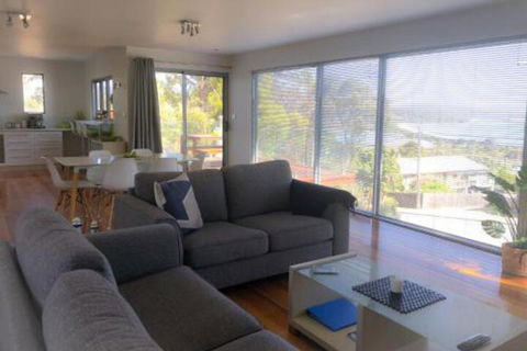 BAY Of FIRES BEACH SHACK Ocean Views From A Modern Beachhouse - VIC Tourism 3