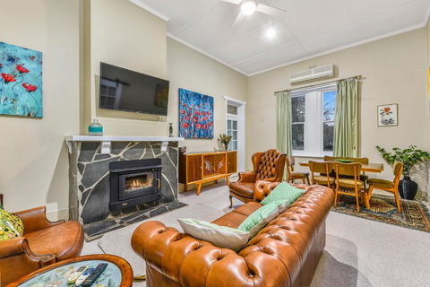 The Jazz B & B - VIC Tourism 1
