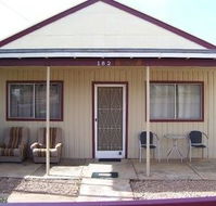 Aussie Bacon  Eggs Cottages - VIC Tourism