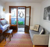 Charming Cottage With Leafy Courtyard - VIC Tourism