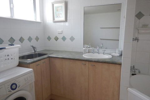 Unit 2 At 4 Pelican Street, Peregian Beach, Noosa Area - VIC Tourism 2