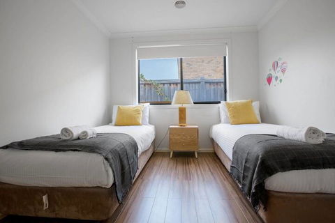 Lightful Charming House With Free Parking - VIC Tourism 7