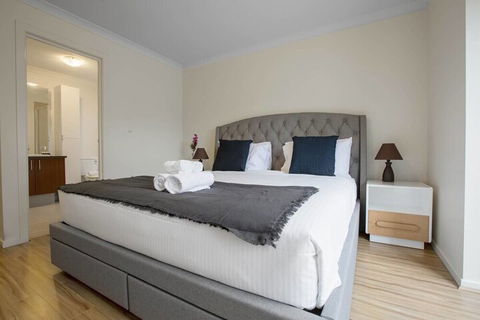 Lightful Charming House With Free Parking - VIC Tourism 5