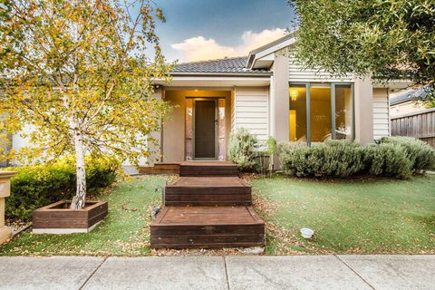 Lightful Charming House With Free Parking - VIC Tourism 1