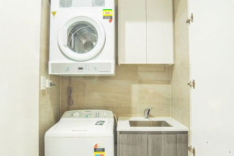 Cozy Studio Near Eastvilliage Shopping Center - VIC Tourism 4