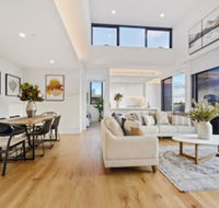 HomeHotel Luxurious Immaculate 3 Bed Apt - VIC Tourism