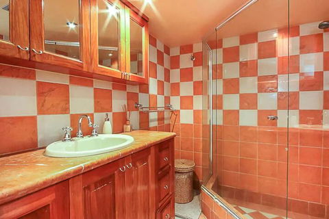 Spacious 2 Bedroom Apartment With Panoramic Views - VIC Tourism 2