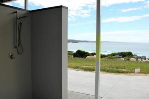 BEACHHOUSE BINALONG Luxury Waterfront Holiday House At Bay Of Fires - VIC Tourism 0