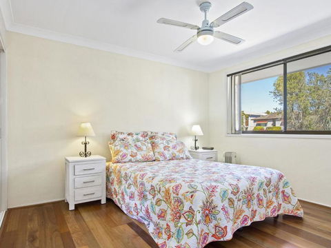 DAVIES STREET MOLLYMOOK 4 / 14 - VIC Tourism 6
