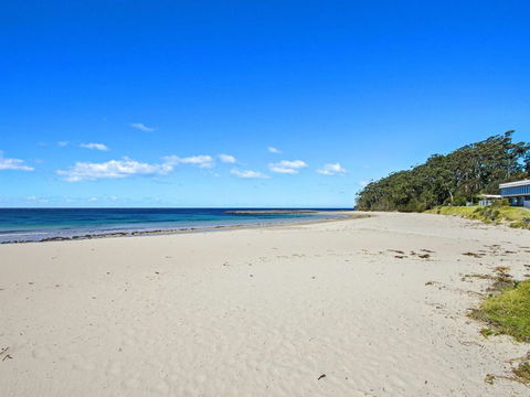 DAVIES STREET MOLLYMOOK 4 / 14 - VIC Tourism 4
