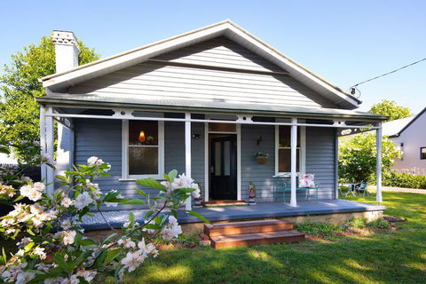 Wayward Cottage - VIC Tourism 1