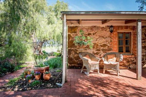 Lucys Cottage - VIC Tourism 0