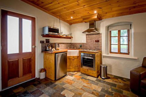 Lucys Cottage - VIC Tourism 5