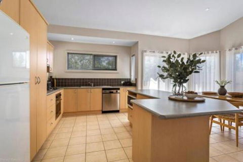 DRIFTWOOD VILLA Free Wifi Walk To Beach - VIC Tourism 5