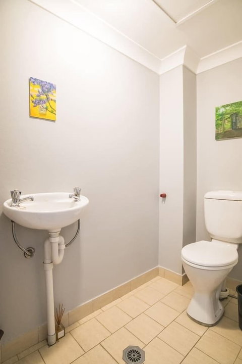 Rustic Hardwood 2 Bedroom Apartment In Randwick - VIC Tourism 6