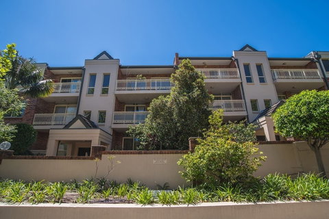 Rustic Hardwood 2 Bedroom Apartment In Randwick - VIC Tourism 2
