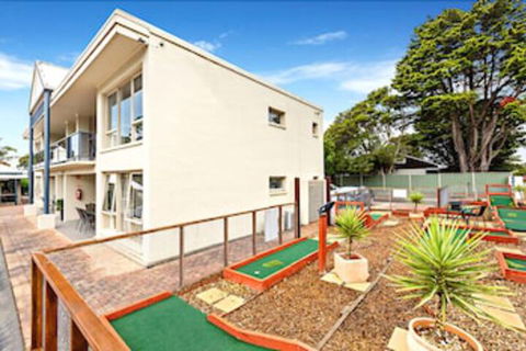 Island Breeze Resort - VIC Tourism 1