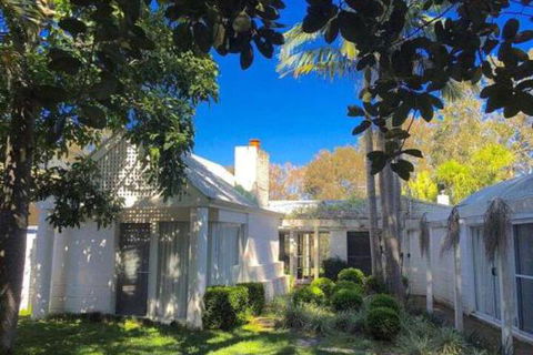 Wisteria Cottage On The Lagoon / Beach - VIC Tourism 0