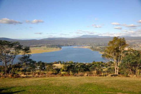 The Villa On Pine Tree - VIC Tourism 3