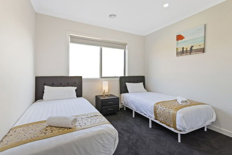 Point Cook Villas - VIC Tourism 6