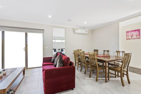 Point Cook Villas - VIC Tourism 5
