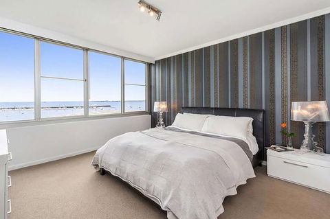 St Kilda Penthouse With Panaromic Bay And City View - VIC Tourism 6
