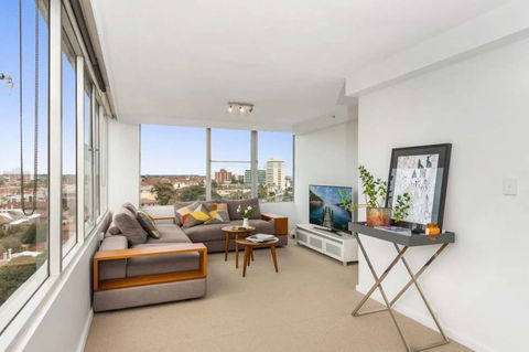 St Kilda Penthouse With Panaromic Bay And City View - VIC Tourism 3