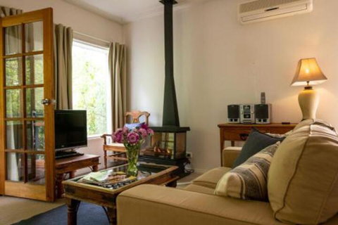 In The Valley - VIC Tourism 3