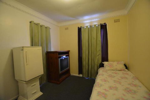 Lukes Cozy Guest House - VIC Tourism 6