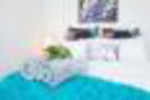 GUSTAVs THE KISS 2Bed Brisbane CBD Netflix - VIC Tourism 4