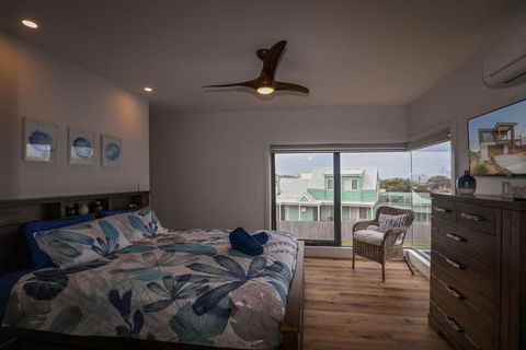 Coffs At Surf Beach Phillip Island - VIC Tourism 4