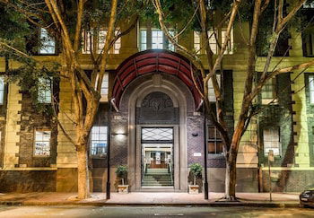 Darling Harbour Modern 1 Bedroom Apartment - VIC Tourism 5