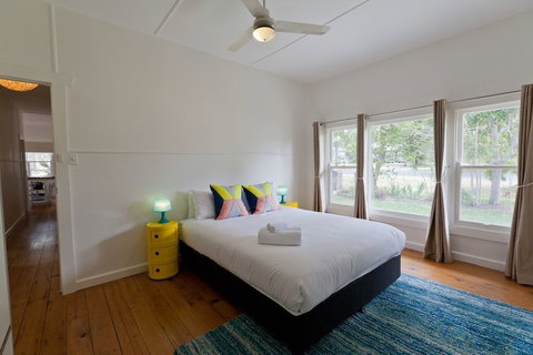 Charlie's Beach House - VIC Tourism 6