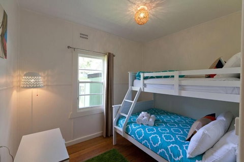 Charlie's Beach House - VIC Tourism 2