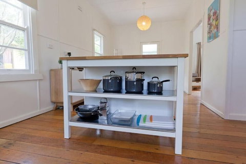 Charlie's Beach House - VIC Tourism 3