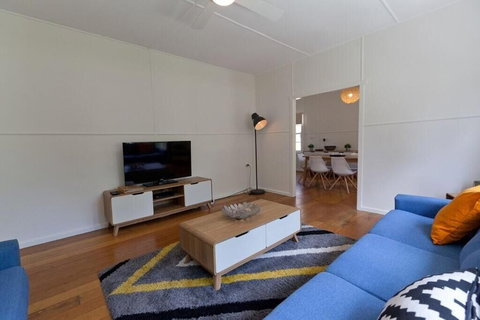 Charlie's Beach House - VIC Tourism 4