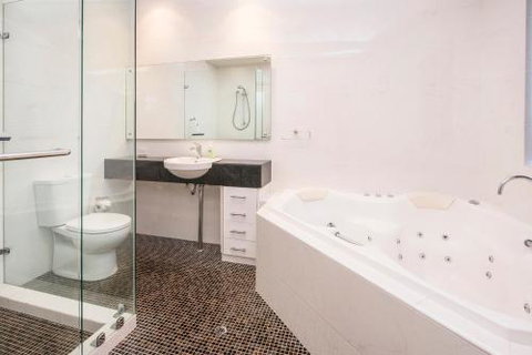 Caves Retreat - VIC Tourism 5