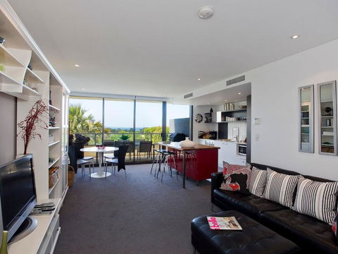 LORNE CHALET APARTMENT 10 Ask About Midweek Deals - VIC Tourism 1