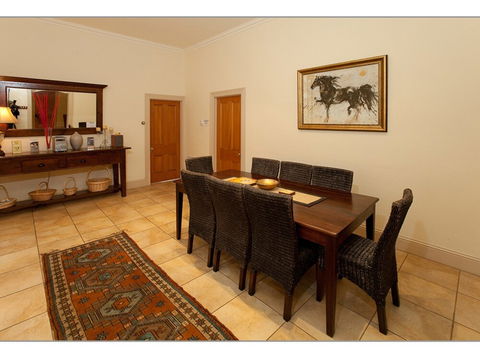 Fairholme Townhouse - VIC Tourism 4