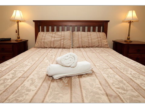 Fairholme Townhouse - VIC Tourism 3