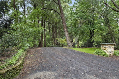 NUNGAROO COTTAGE - VIC Tourism 1