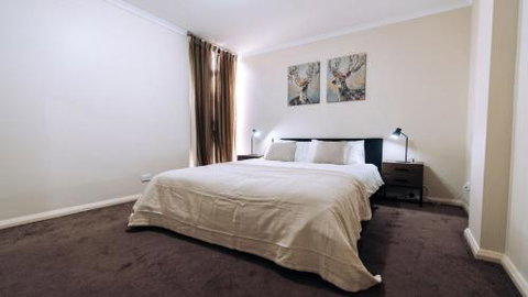 Central City Convenience Free Parking & WiFi - VIC Tourism 4