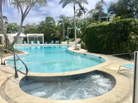 Quiet Oasis Apartment With Rooftop Spa - VIC Tourism 5