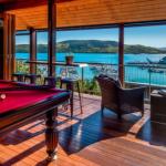 Uisce Luxury Holiday House With Jacuzzi Pool Table Cinema Premium Foxtel & Two Buggies - VIC Tourism 0
